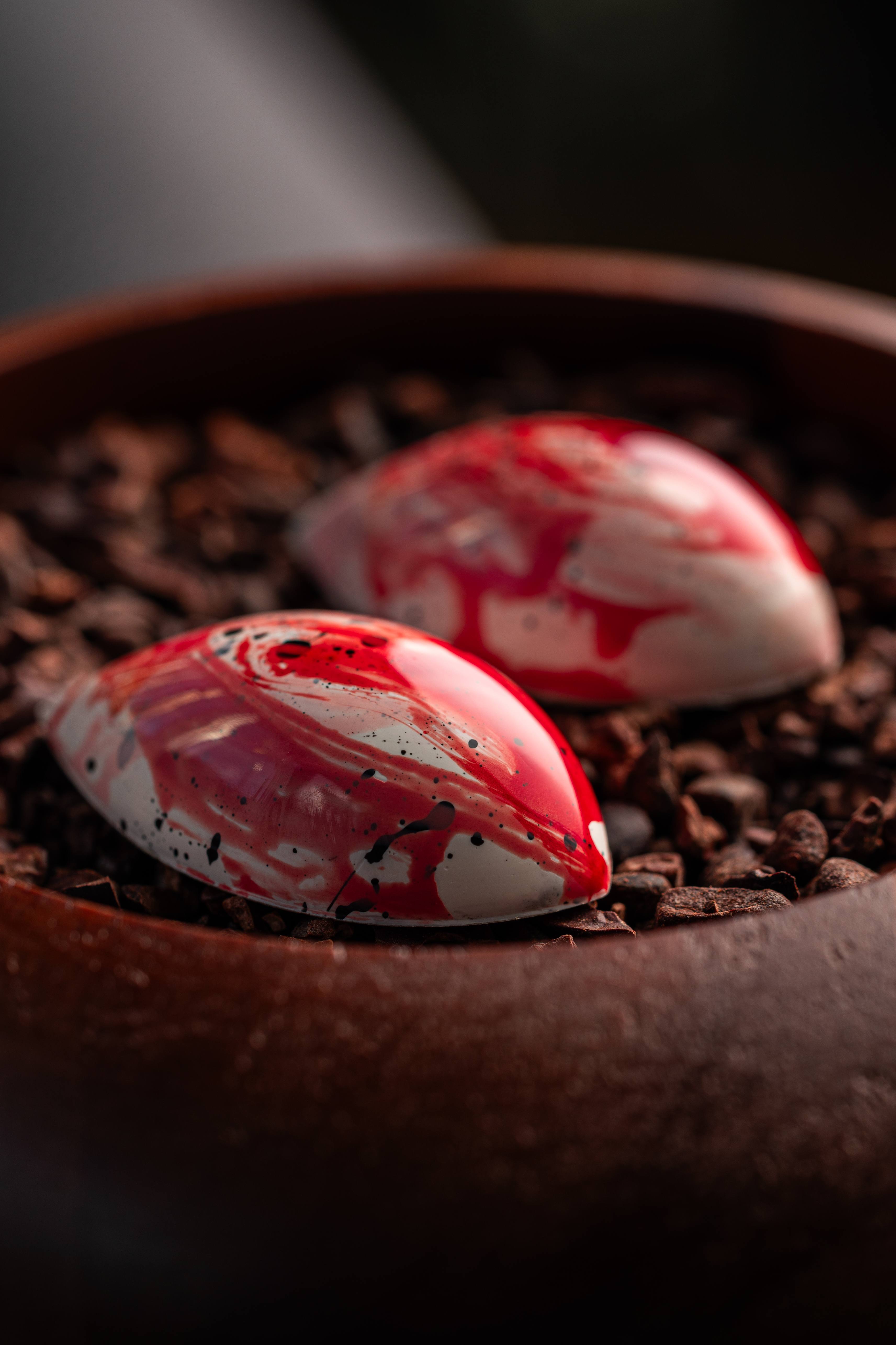 Bombones artesanales sobre cacao